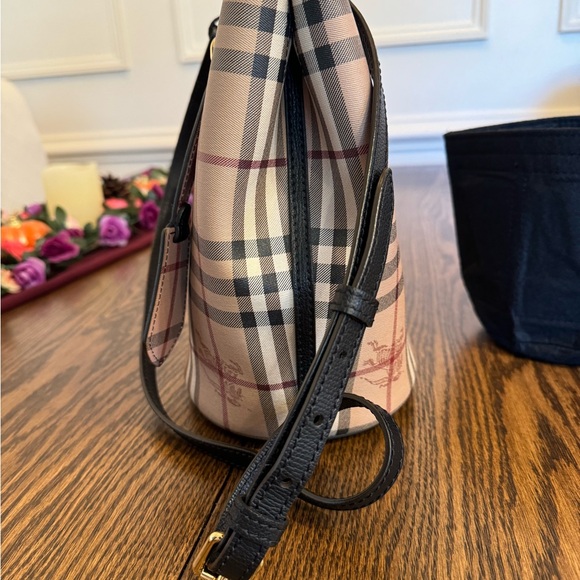BURBERRY HAYMARKET CHECK COLOURS LORNE BUCKET CROSSBODY - Picture 11 of 14